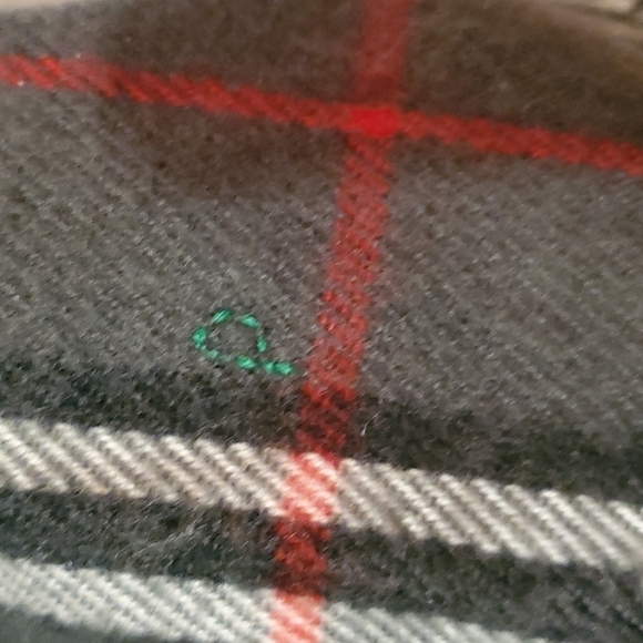 PLAID Scarf Grey, white, red, & Black - Picture 4 of 7